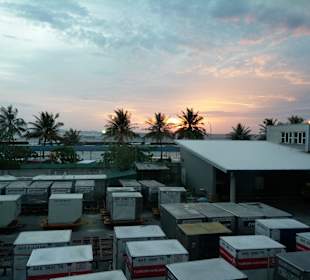 Sonnenuntergang am Flughafen