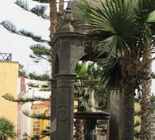 Brunnen Plaza y Ermita del Espiritu Sante