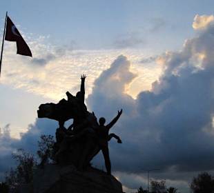 Antalya  - Denkmal für Kemal Atatürk