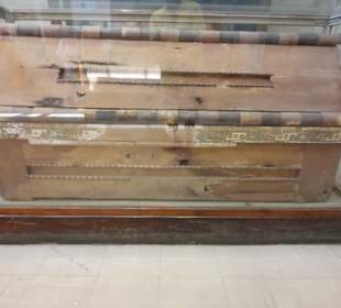 Pyramiden und Ausgrabungsfund