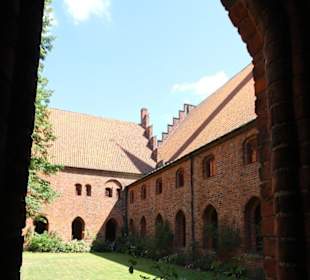 Blick in den Innenhof vom Kreuzgang