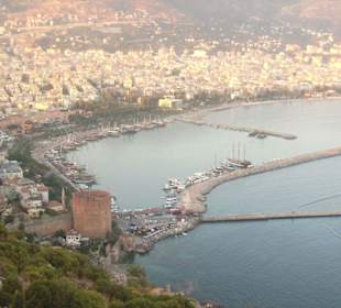 Ausblick auf Hafen von der Burg