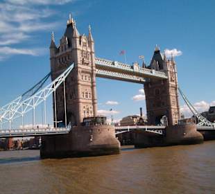 The Tower Bridge (London über die Themse)