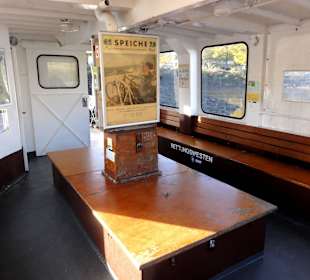 Der Passagierraum der Sielwallfähre