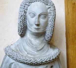 Skulpturen im Chorraum der Klosterkirche Sonnefeld