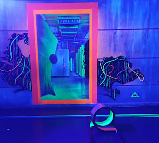 Schwarzlichthelden Minigolf