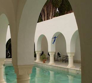 Poolbereich im Gebäude