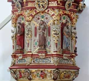 Die Kanzel der Kirche St. Sixtus und Sinicius
