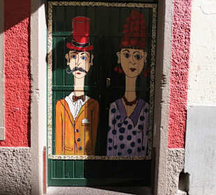 Bemalte Haustüren in Funchal