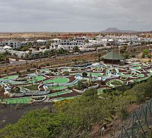 Mini-Golf-Anlage neben dem Wasserpark