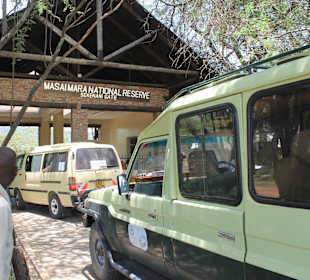 Einfahrt in NP Masai Mara