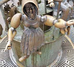 Ansichten vom Puppenbrunnen in Aachen