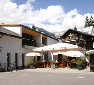 Lauschiger Biergarten im Sommer