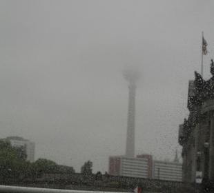Der Fernsehturm im Nebel