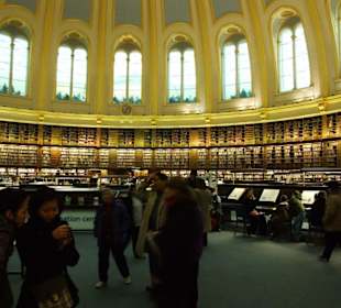 Bibilothek im Innenhof (ein Teil davon)