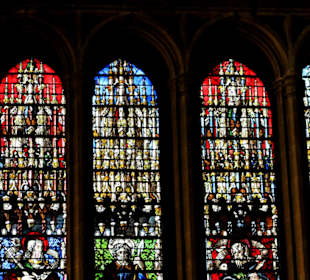 Die Kathedrale ist bekannt für ihre Bleiglasfenste