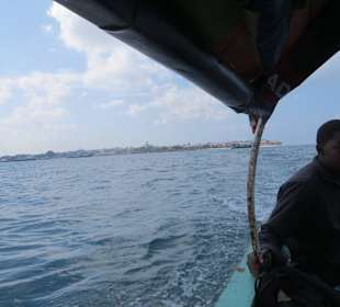 Der Bootsführer nach Prison Island