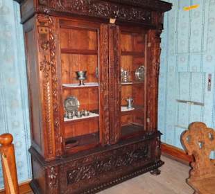 Rundgang durch die Räume des Wasserschlosses