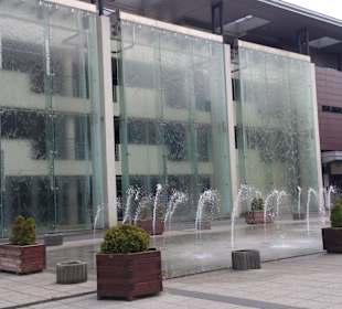 Wodospady i fontanny przy rynku