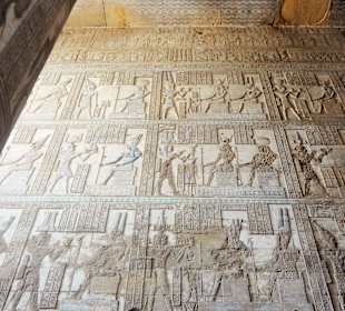 Барельеф на стене