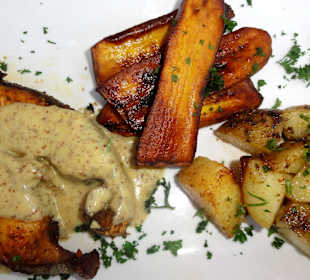 Barrakuda mit gebackenen Bananen 