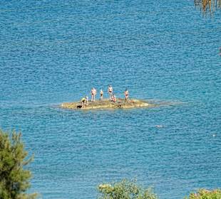 Kleine Insel in Strandnähe