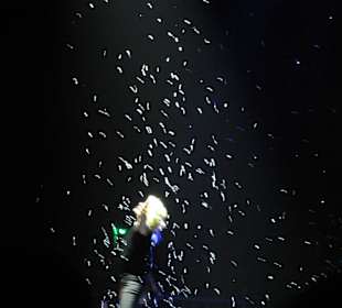 Hans Klok in “The New Houdini”