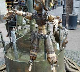 Ansichten vom Puppenbrunnen in Aachen