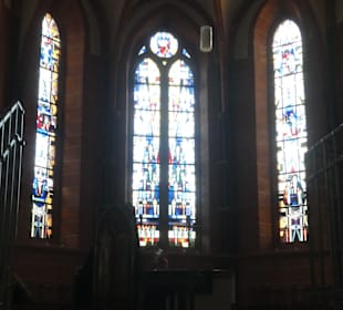 Am Marktplatz: die ev. Stiftskirche St. Goar