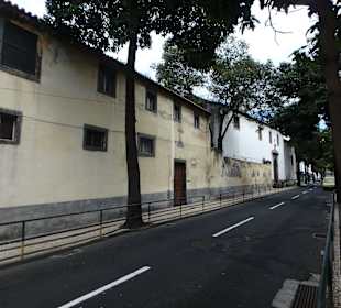 Außenfront des ehemaligen Klosterbaus