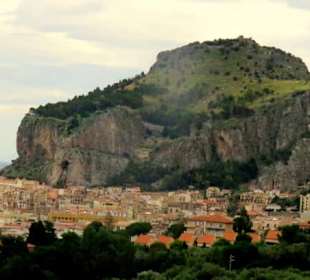 Panorama mit Berg Cefalu = Kopf