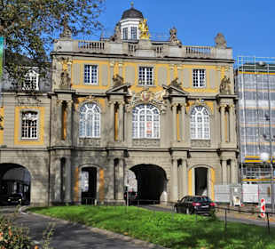 Blick auf das Koblenzer Tor von der Hofgartenseite