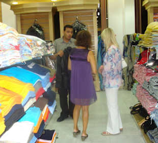 Lederjacken, T- shirts und Tücher