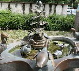 Der Entenbrunnen, beliebt bei Jung und Alt