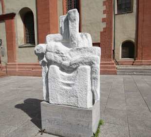 Skulpturen auf dem Domplatz