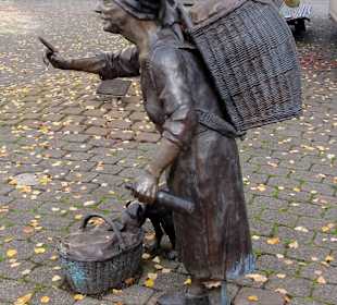 Marktfrauen vor dem Rathaus