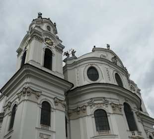 Die Kollegienkirche am Universitätsplatz
