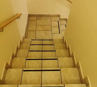 Treppenabgang zur Toilette