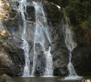 Zwischenstopp am Wasserfall
