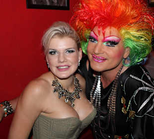 Melanie Müller in unserer bescheidenen Hütte 