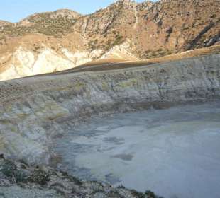Il cratere del vulcano di Nisiros