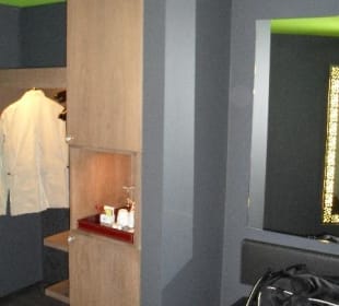 Oben: Ablage Unten: Minibar