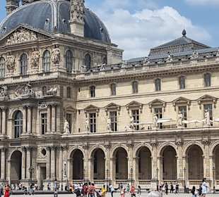 Gebäude links unten das teure Café