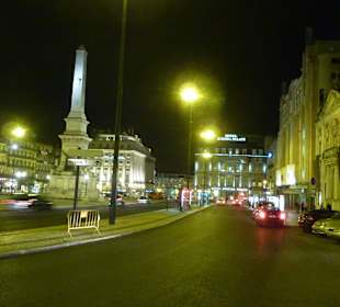 Praça dos Restauradores bei Nacht