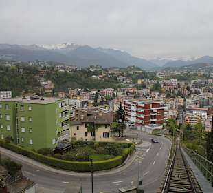 Funicolare  Monte San Salvatore.  Der Weg.