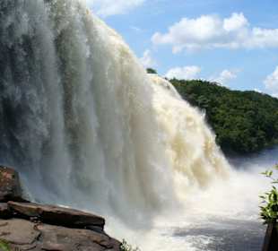 Wasserfall in Canaima