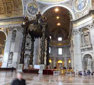 Wnętrze bazyliki - nawa główna.