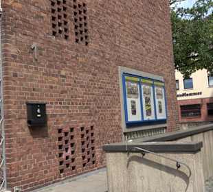 Haus Treuer Husar Blau-Gelb