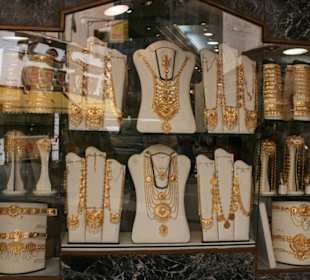 Schmuckauslagen im Gold Souq