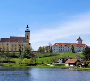 Stift mit Stiftskirche